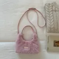 Sac à main en fausse fourrure rose avec lanières en cuir pour l'automne-hiver - Sans Pendentif / Rose