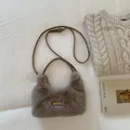 Braune Kunstfell-Handtasche mit Goldetikett und Lederriemen für Damen - Ohne Anhänger / Dunkles Khaki