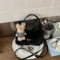 Modische schwarze Plüsch-Handtasche mit süßem Teddybär-Anhänger und verstellbarem Riemen - Mit Bärenanhänger / Schwarz