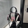 Bolso estilo bowling retro en patchwork tricolor con parche 96 y remaches de estrella - Negro