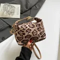 Mini sac cabas en daim à imprimé léopard avec brides en cuir kaki et fermoir doré - Khaki