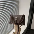 Borsa a tracolla vintage marrone scuro con dettagli in argento e chiusura magnetica - Marrone