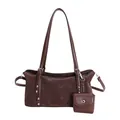 Borsa a spalla vintage marrone scuro scamosciata con fibbie d'argento e mini charm - Marrone