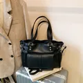 Bolso tote negro de cuero sintético mate con hebillas laterales y gran capacidad - Negro