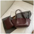 Grand sac cabas marron foncé vintage avec pochette et gland en perles de bois - Rouge Violacé Avec Pendentifs