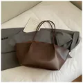 Dark brown leather tote bag with a vintage aesthetic and large capacity for daily commuting - Brown No Pendant