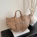 Khaki Ledertasche mit Lychee-Muster, Flügeldesign und Reißverschlusstasche für Alltag - Khaki