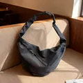 Schicke schwarze Oxford-Halbmond-Umhängetasche mit verstellbarem breitem Gurt - Schwarz