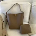 Ensemble sac seau vintage en cuir marron avec pochette assortie et fermoir doré - Avec Pendentif / Marron