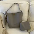 Ensemble sac seau en cuir taupe avec pochette intérieure et fermoir doré chic - Avec Pendentif / Gris