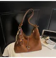 Sac cabas hobo en daim marron avec breloque ours et sangle tressée pour usage quotidien - Marron (Avec Pendentif)