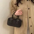 Sac bowling Boston marron foncé en cuir mat avec des finitions dorées élégantes - Sans pendentif / ébène