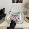 Bolso de tela azul claro con estampado de lazos rojos y colgante de oso de peluche - Azul claro