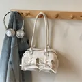 Cremeweiße Schultertasche mit schicken Schleifentaschen und glattem Kunstleder-Finish - Gebrochenes Weiß