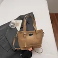 Sac seau chic en cuir synthétique camel avec fermoir rotatif argenté élégant - Kaki