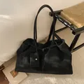 Borsa a tracolla nera minimalista di grande capacità con una piccola tasca coordinata - Nero