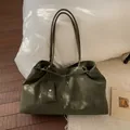 Grande borsa tote vintage verde scuro in pelle scamosciata opaca con spalline sottili - Verde Pallido