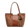 Borsa tote vintage marrone con inserti in scamosciato e ciondoli per il pendolare quotidiano - Marrone con Ciondolo