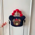 Borsa a tracolla blu scuro in peluche con ricamo a orsetto e manici rossi decorativi - Blu scuro