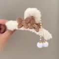 Pinza per capelli in peluche beige con farfalle marroni e nappe di perle eleganti - Farfalla Caffè Pinza Crema