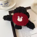 Pluche zwarte haarklem met schattig rood berenontwerp voor modieuze winterkapsels - Zwarte Beer Stijl