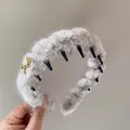 Cerchietto in peluche grigio chiaro a onde leopardate con denti antiscivolo e logo oro - Grigio