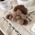 Bruine pluche bloem haarklem in imitatiebont en breisel voor herfst en winter - Donker Koffie