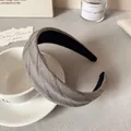 Serre-tête large gris à chevrons en tissu tissé avec un design rembourré élégant - Rayé Gris