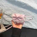 Mini-Umhängetasche in Rosa mit großer dekorativer Schleife und eleganter Spitzenkante - Rosa