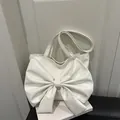 Grand sac cabas blanc crème minimaliste orné d'un grand nœud élégant en similicuir - Blanc