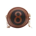 Ronde bruine crossbodytas met biljart nummer 8 ontwerp en gouden metalen ketting - Bruin
