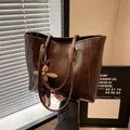 Grande borsa tote in pelle retrò marrone scuro da donna con ciondolo a forma di coniglio - Caffè (Senza Ciondolo)