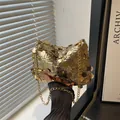 Elegante goldene Pailletten Umhängetasche mit Metallkette für Abendveranstaltungen - Gold