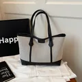 Bolso tote grande minimalista en lona crema con ribetes y asas de cuero negro - Negro
