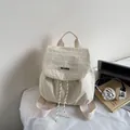 Mochila minimalista blanco crema de tela plisada con solapa y asa de mano superior - Blanco Roto