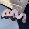 Iridescent pink wavy hair claw clip made of resin with glossy finish and gold spring - Wavy M-Curve Claw / Light Pink