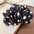 Große Haarklammer mit Polka-Dots aus schwarz-weißem Stoff für elegantes Styling - Schwarzer Polka Dot