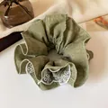 Elastico per capelli plissettato verde Morandi con pizzo bianco e trama in cotone - Doppio Strato / verde pisello