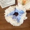 Chouchou chic à carreaux bleus et blancs avec bords en dentelle sur bois - Chouchou Motif à Carreaux Bleu