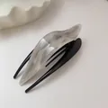 Fermaglio per capelli in acetato stile francese con motivo marmo grigio e logo dorato - Stile Foglia Francese (Creation France) / Lavaggio a Inchiostro