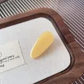 Barrette goutte en acétate crème faite à la main avec gravure France vintage - Pince Goutte d'Eau Jaune