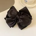 Eleganter übergroßer Haarklammer mit schwarzer Satinschleife für edle Pferdeschwanz-Frisuren - Schwarze Schleife Haarklaue