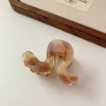 Elegante pinza de pelo ondulada con patrón de mármol marrón y crema y muelle dorado - Pinza de Color Mixto