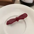 Fermaglio per capelli a fiocco rosso scuro in acetato lucido con clip in metallo argento - Clip a fiocco in raso rosso