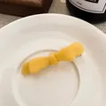 Fermaglio per capelli a fiocco giallo zenzero in acetato con finitura opaca e clip in metallo - Fermaglio Capelli Fiocco Giallo