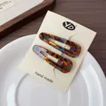 Set mit zwei französischen Vintage-BB-Haarspangen mit Schildpattmuster auf Karte - Blau Braun Schildpatt