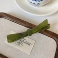 Grasgrüne Haarklammer aus Acetat mit Marmor-Textur und minimalistischem Design - Grüner Federclip
