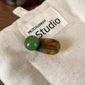 Vintage green ball hair clip with tortoiseshell pattern and handmade resin finish - Blue-Brown