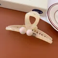 Molla per capelli in acrilico bianco crema con perle eleganti e targhetta argento - Croce Beige
