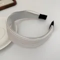 Minimalistische witte geplooide satijnen haarband met textuur en antislip uiteinden - Wit